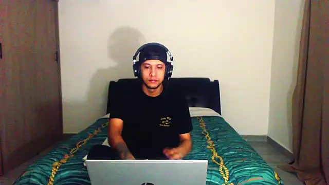 bladetrinityn's cam snapshot