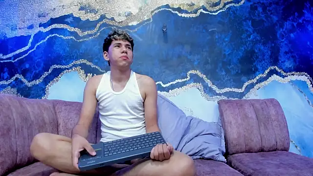 Boys_Pranks's cam snapshot