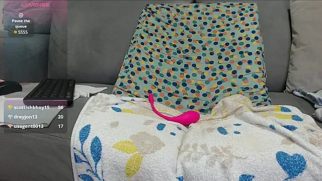 carolinefantasy_'s cam snapshot