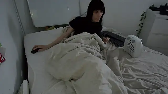 CeriseLapine live sex cam