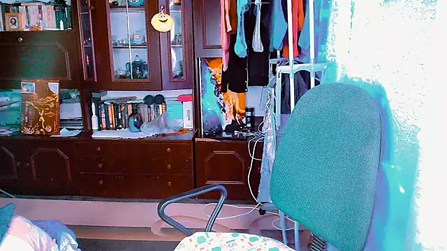 FlowerButterf's cam snapshot