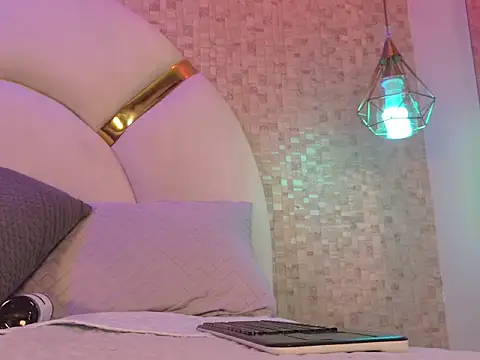 emily_dempsey's cam snapshot