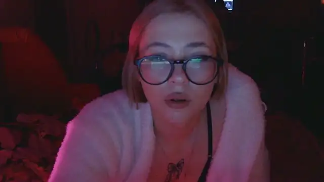 KatieKats's cam snapshot