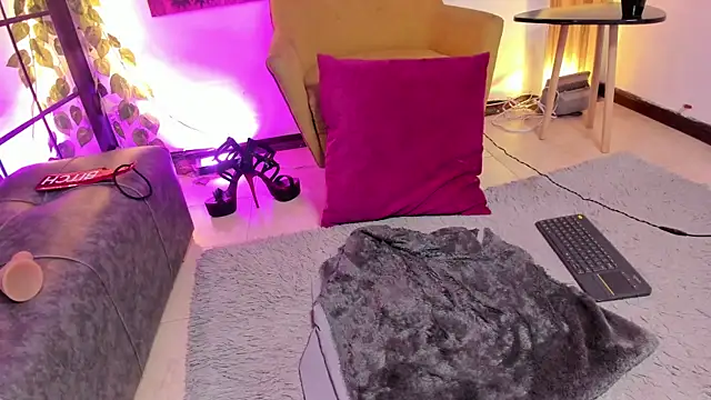 floraginette's cam snapshot