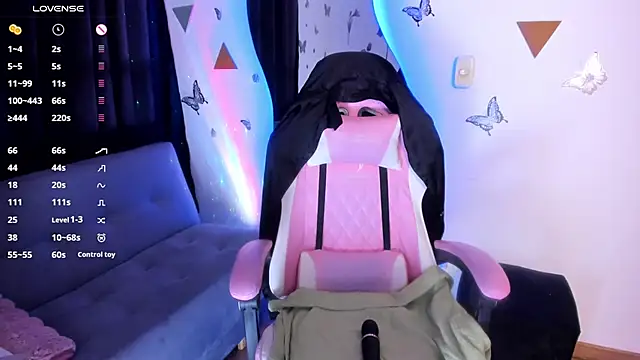 luciamature_'s cam snapshot