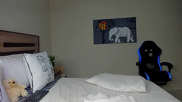 Renee-18 live sex cam