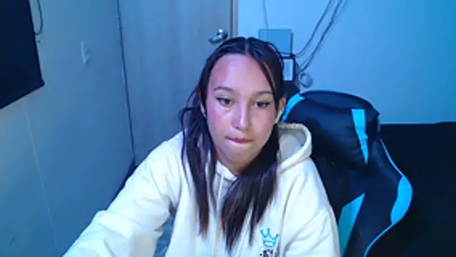 Skarlet_Adams28's cam snapshot