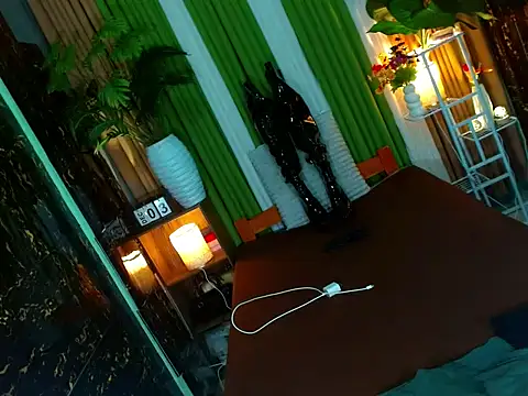 Queen_kendalx19 live sex cam