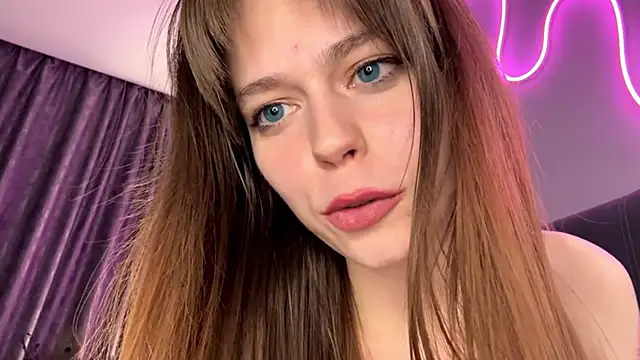 YourLittleElfie live sex cam
