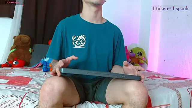 aaronjames1's cam snapshot