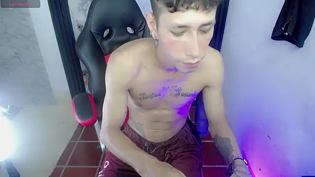 The_latin_boy's cam snapshot