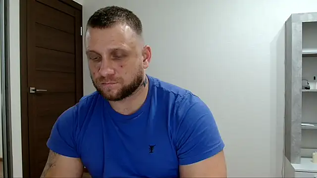 B-L-O-N-D's cam snapshot