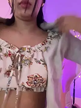 Emi_blair live sex cam