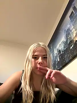 BlondieJujuVibe's cam snapshot