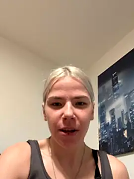 BlondieJujuVibe's cam snapshot