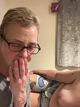 Curvy-Jinx's cam snapshot