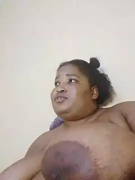 MassiveBoobsxxxx's cam snapshot