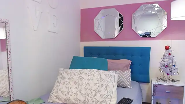 NicoletBlossom live sex cam