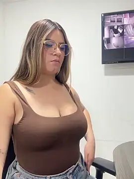 SaraBraun_ live sex cam