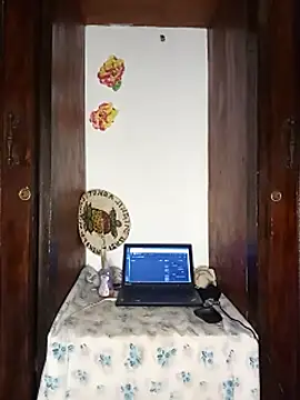 The-Peach-Flexer live sex cam