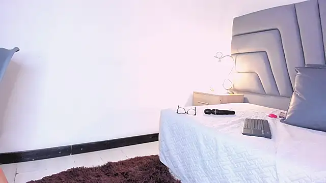 Maia_520 live sex cam