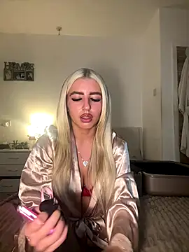 BlondeBetty live sex cam