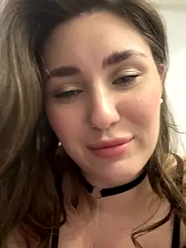 KiraBarlows live sex cam