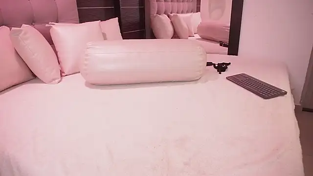 BellaLatinaTS live sex cam