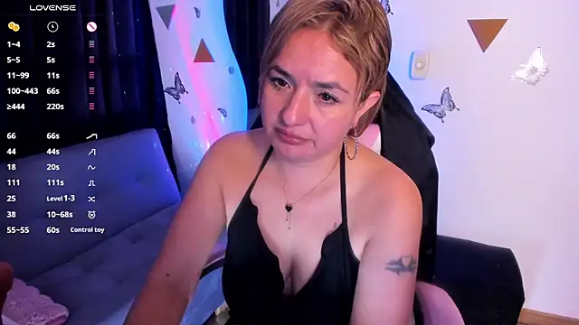 luciamature_'s cam snapshot