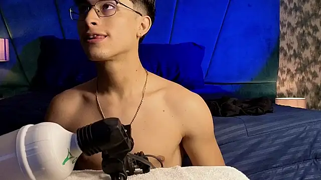 Aaron_Eze's cam snapshot