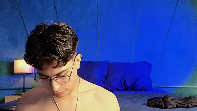 Aaron_Eze's cam snapshot