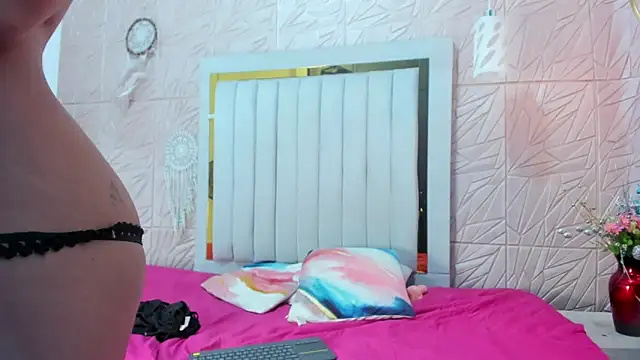 Holly_Sly's cam snapshot