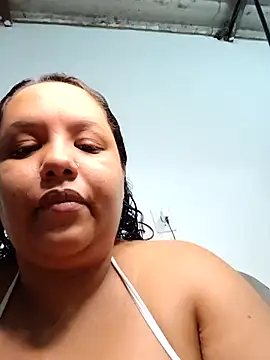 Bigostosa live sex cam