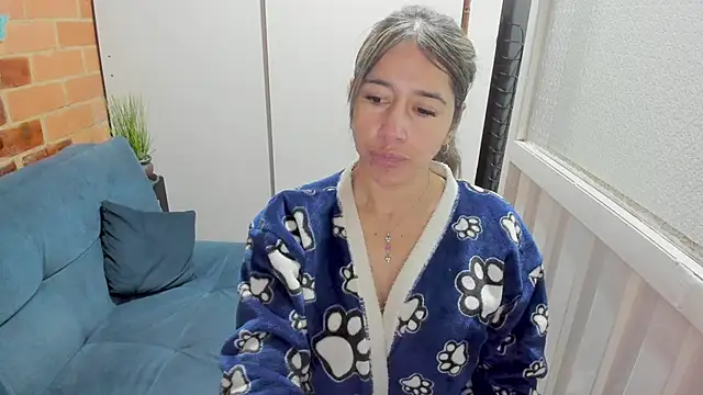 Penelope47 live sex cam