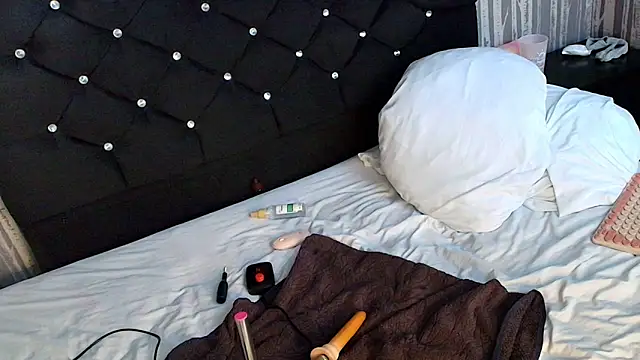 Alicee_Moonn live sex cam