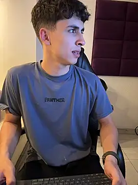 AdrianRinaldi live sex cam