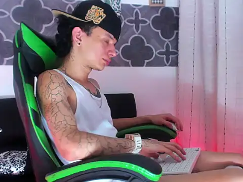 Skinny_batman's cam snapshot