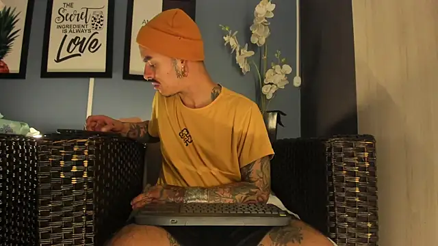 kaletattoo's cam snapshot