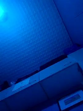 hotguy71000's cam snapshot