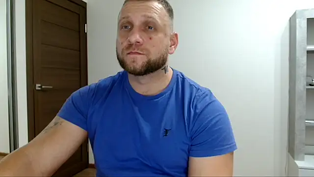 B-L-O-N-D's cam snapshot