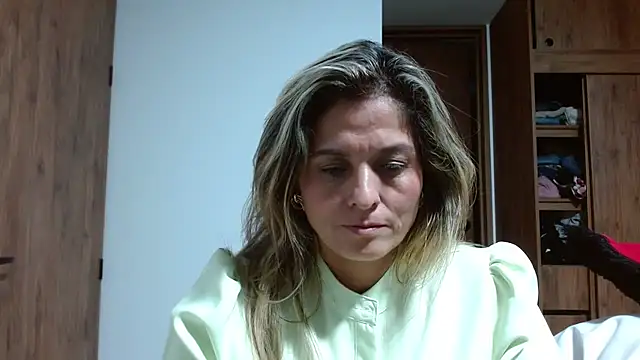 linda-mature43 live sex cam