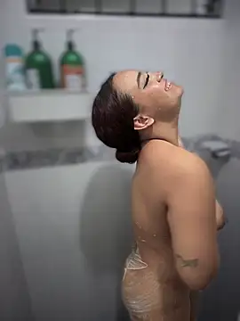 NaughtyNinnaXXX live sex cam