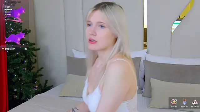 NellieLoyns live sex cam