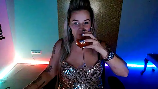 MystiqueMaven's cam snapshot