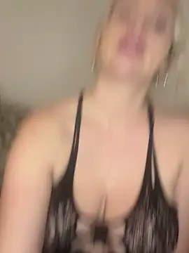 BootyQueenApril's cam snapshot