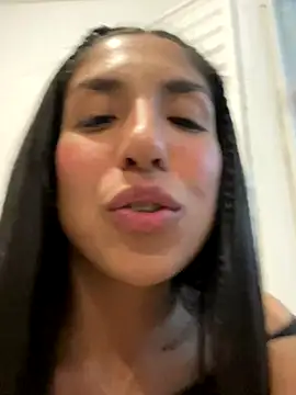 MaddyX__ live sex cam