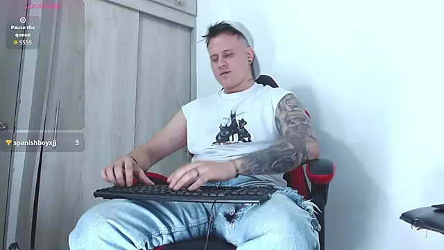 leon_cumming's cam snapshot