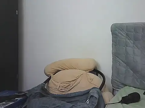 AlphaLatinoBear's cam snapshot