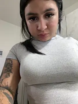 Pretty_Isadora live sex cam