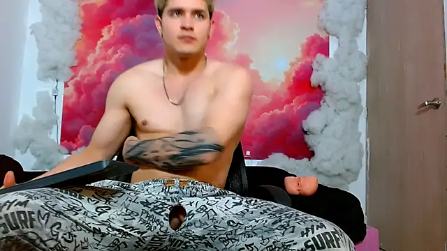 AlexPiersss's cam snapshot